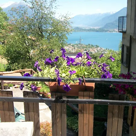Attico Vista Lago Con Piscina Casa vacanze Gravedona